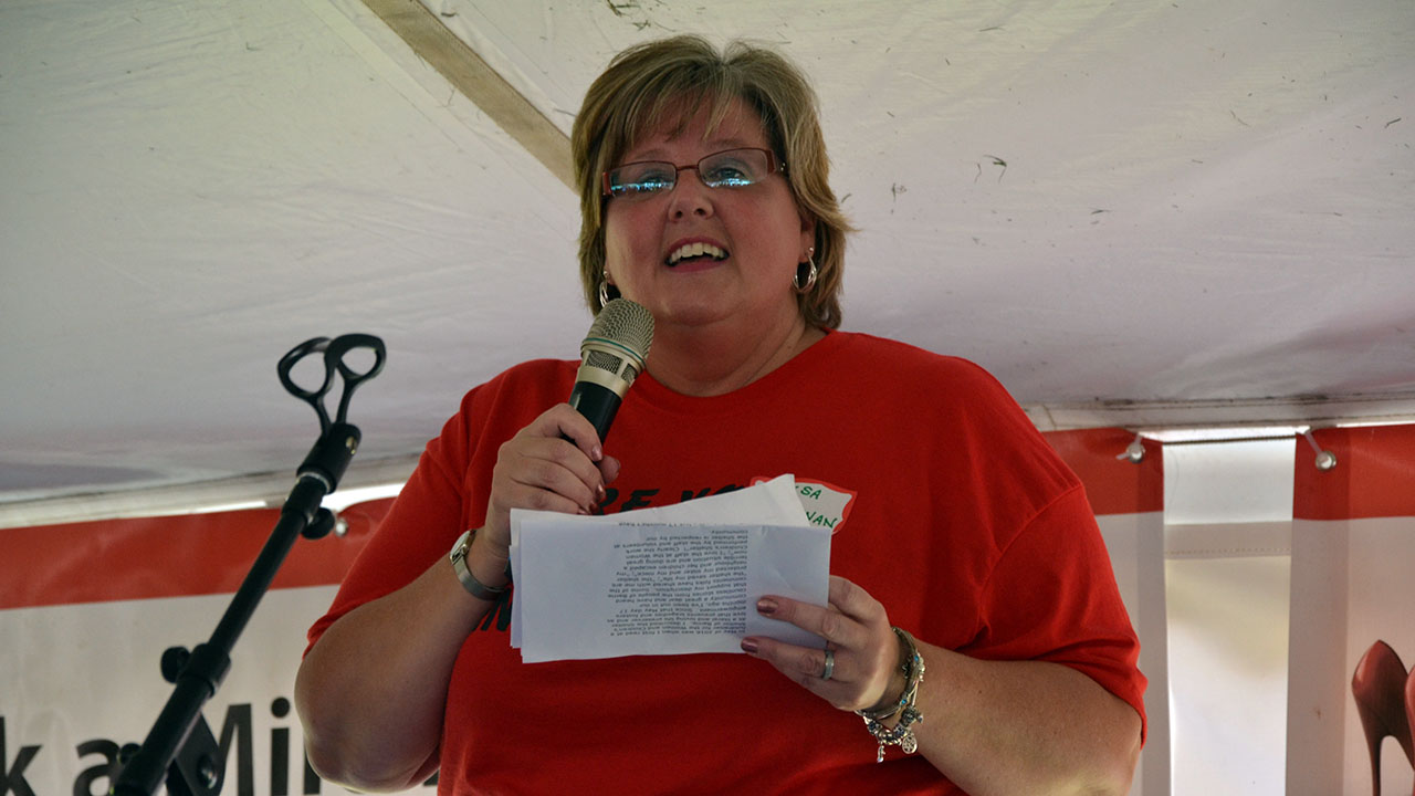 Shelter Executive Director Teresa Maclennan thanked the crowd.